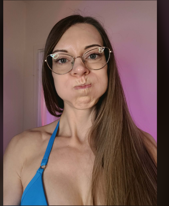 Lara tweet media