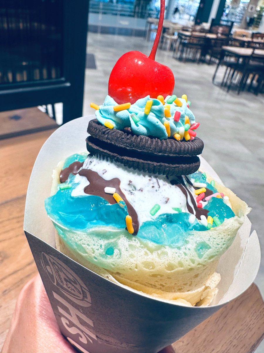 copicopiaki's tweet photo. H‘s CREAM チョコミントクレープ
通年チョコミントのスノーアイスでお世話になっているH‘s CREAMで今年もチョコミントフェアが始まる🌱もちもちな美味しい生地に、ミントゼリー、ミントクリーム、チョコミントアイス、チョコクリームが入り、がっつり味わえる🍀
#HsCREAM #チョコミント #クレープ https://t.co/XoLyBFtc5o