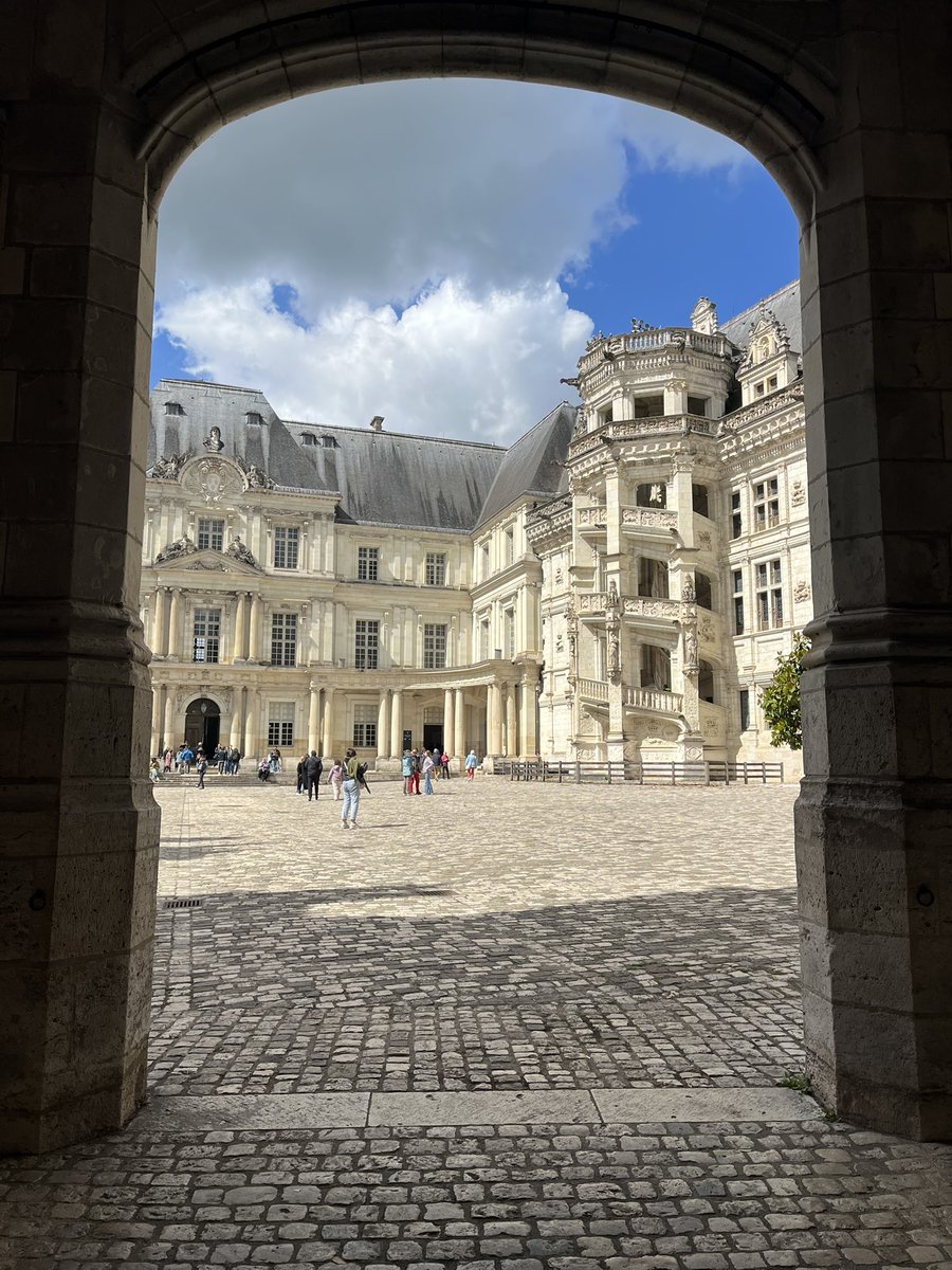 Thonnat2's tweet photo. Blois ! https://t.co/ymD5HF04bG