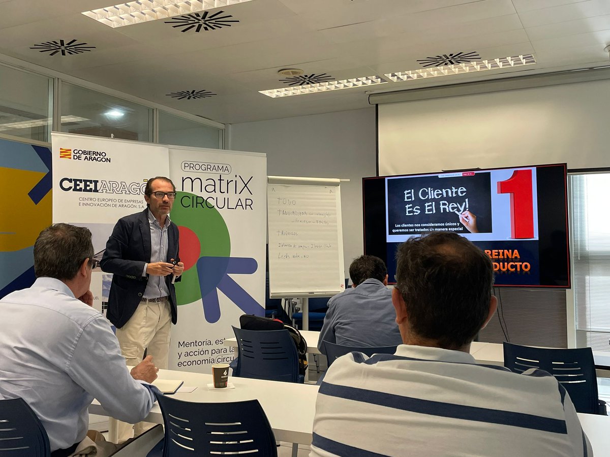 CEEIARAGON's tweet photo. “𝐂𝐨𝐜𝐨𝐝𝐫𝐢𝐥𝐨 𝐪𝐮𝐞 𝐬𝐞 𝐝𝐮𝐞𝐫𝐦𝐞, 𝐞𝐬 𝐜𝐚𝐫𝐭𝐞𝐫𝐚”

Gran sesión de #matriXCircular de Fundación Saica @SaicaGroup_es  y @CEEIARAGON. 

𝐄𝐥 𝟔𝟖% 𝐝𝐞 𝐥𝐨𝐬 𝐜𝐥𝐢𝐞𝐧𝐭𝐞𝐬 𝐬𝐞 𝐩𝐢𝐞𝐫𝐝𝐞𝐧 𝐩𝐨𝐫 𝐥𝐚 𝐚𝐭𝐞𝐧𝐜𝐢𝐨́𝐧, 𝐧𝐨 𝐩𝐨𝐫 𝐞𝐥 𝐩𝐫𝐞𝐜𝐢𝐨. https://t.co/FcrppO0CVu