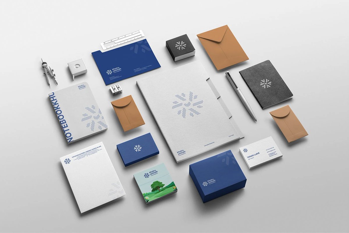 mockupcloud's tweet photo. KHU Brand Identity
Mockups used in this project ⚡ https://t.co/nBHPZZgAk9 https://t.co/PsJQUhzwU6