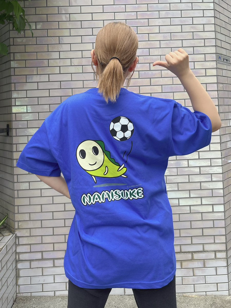 なみすけサッカーTシャツのモデルをキスエク@xoxo_extreme のメンバー