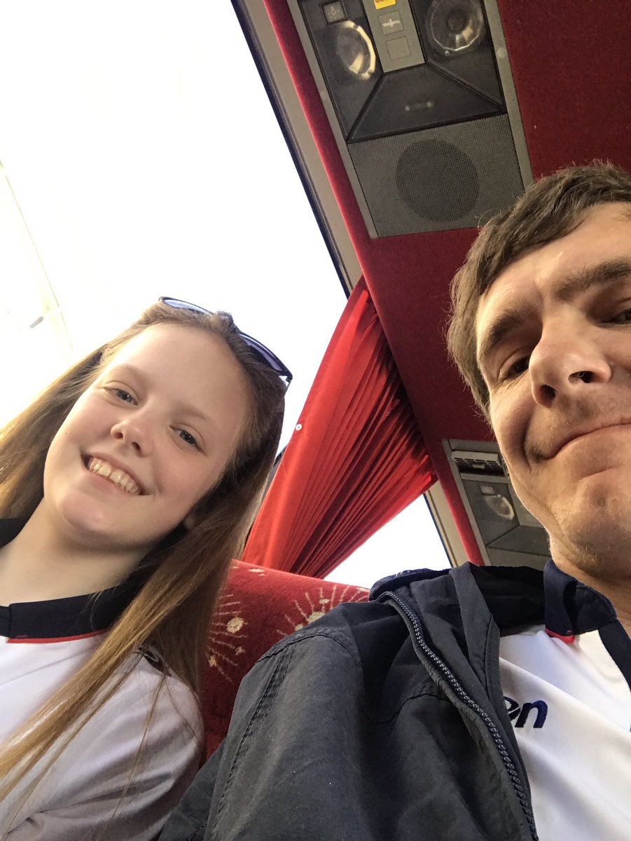 chloe tweet media