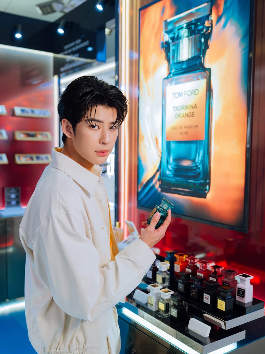 aboutmarkpakin's tweet photo. 260515 #mmarkpkk IG update
The ultimate hot-weather luxury scent. 🍹✨
Discover your summer escape with Tom Ford’s Taormina Orange at King Power Duty Free, SVB Airport.
#kkramm
#TOMFORDBEAUTY #TFTAORMINAORANGE #TFSOLEIL https://t.co/CXxJ9Cue1a
