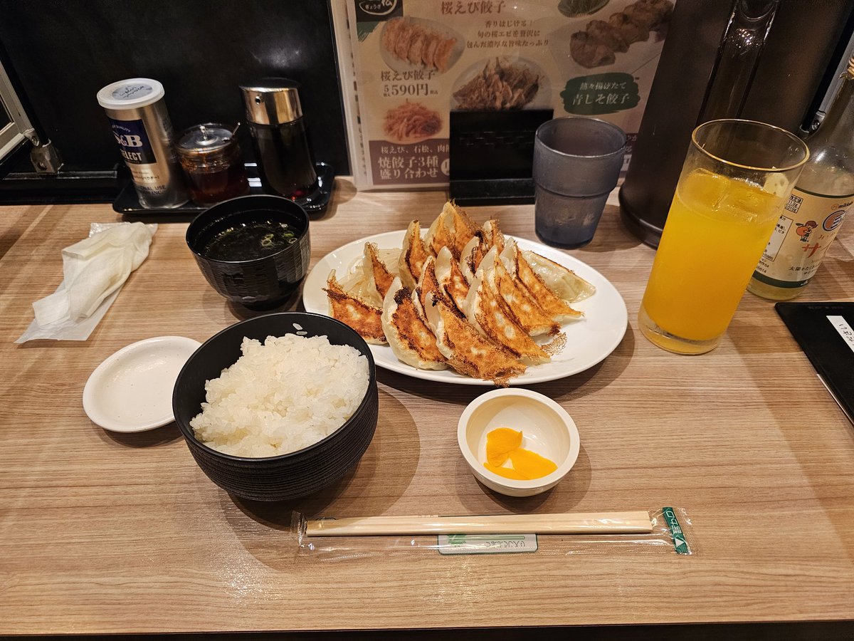 yasu8930's tweet photo. 今日の夕方ごはん。
静岡にていただきます。 https://t.co/JViy0H8Iip