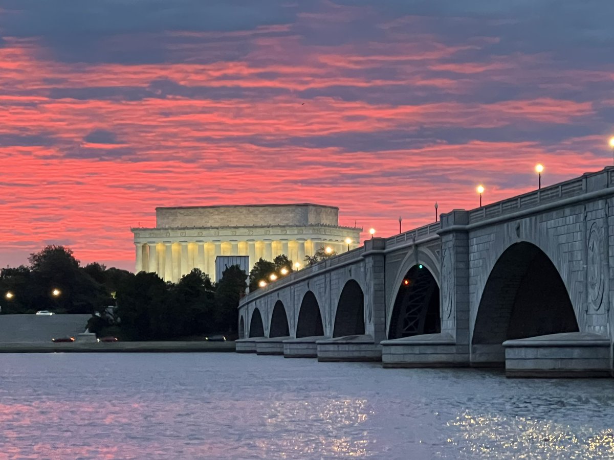 RiverGirl707's tweet photo. #Sunrise on Friday over #DC! @capitalweather @KaitlynMcGrath https://t.co/gfZbk8nSYU