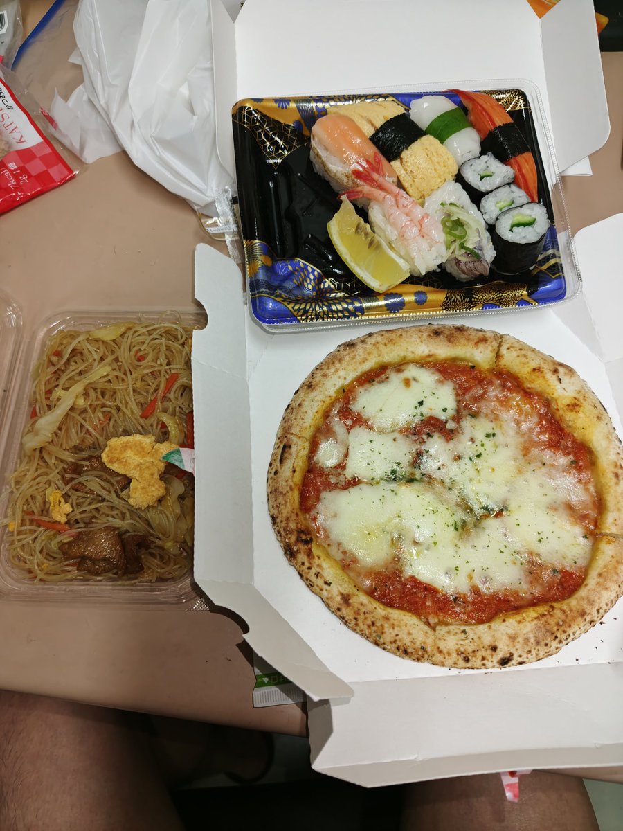 Ryo02040's tweet photo. 明日は職場の人と予定があるから営内で大人しくし！
レッツひとりパーリーナイト！✨ https://t.co/pe4rmHtvDU