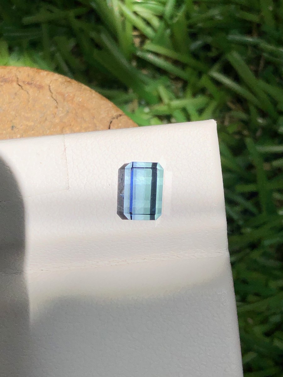 天然・非加熱・多色性タンザナイト 重量：2.25ct | サイズ：6.94