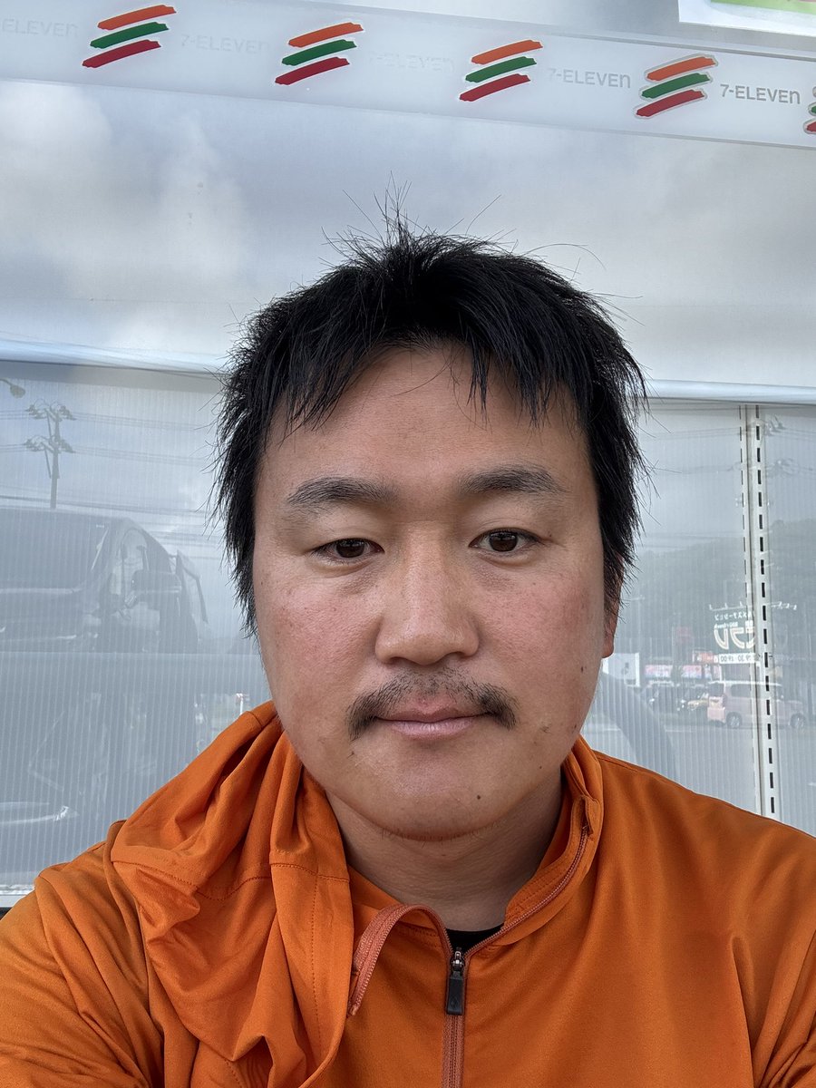 techtech_haruka's tweet photo. 1200キロ歩いたら人はどう変化するんだろ？と思って毎日1回自撮りしてた

1枚目：スタートの羅城門
2枚目：雨に打たれながら歩いた白川の関(中間地点)
3枚目：一番疲弊してた秋田の日本海沿い
4枚目：ゴールの徳丹城。いま

秋田で職質されたのが良くわかるな
#東山道 #1230キロウォーク #街道歩き https://t.co/W5PKGduC1a