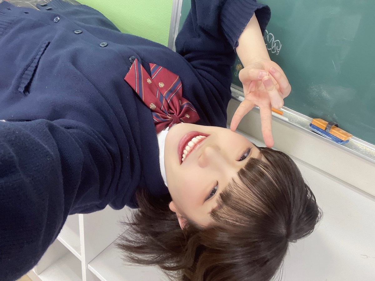 otetsuki_chan's tweet photo. 才能がない。

こんな私が、音楽で生きていけるわけがない。

ずっと、そう思っていました。

みなさんこんにちは！おてつきです。

私には、兄と姉がいます。

小さい頃から、
お兄ちゃんとお姉ちゃんがやっていることは、なんでもかっこよく見えました。 https://t.co/92T34gULhs