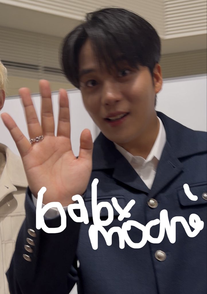 ToyBox_6v6's tweet photo. ずらりお見送られATEEZが良すぎた✩°̥࿐！！！
ミンギなんか話しかけてくれたんだけど、韓国語でよくききとれなかった🥺
なんかつっこまれた感あったけど。
動画を解読してくれるひと求めますw...

メロうよんからはじまり→→→スマイリーじょんほ→→→ https://t.co/2baM4prCAR