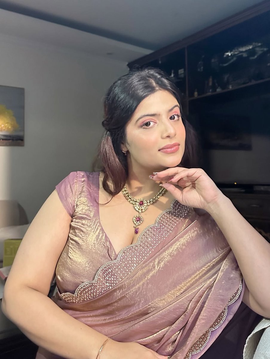 lovelydevanshi's tweet photo. Saree vibes and soft smiles… feeling a little heavenly today 🤍 How’s your mood?” https://t.co/rOTO9UCiXS