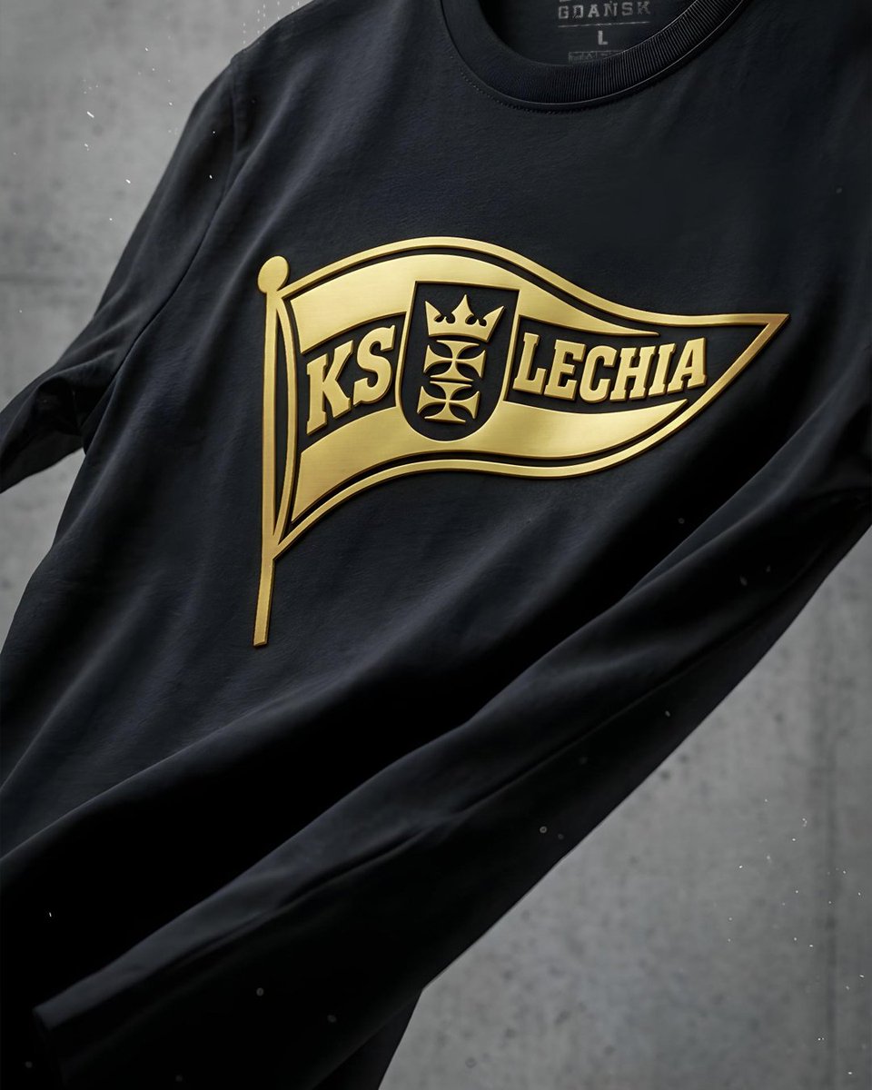 LechiaFanstore's tweet photo. Koszulka ze złoty Herbem 3D @LechiaGdanskSA 🇳🇬

✅ wypukły nadruk
✅ złoty Herb z efektem 3D

🌐 https://t.co/JNYok6015C
________________________
🏟 @PolsatPlusArena
▶️ Pokoleń Lechia Gdańsk 1
⏩ https://t.co/56PClPmblR

📸 https://t.co/pyGEkZNH9E

#Lechia #Gdansk #LechiaFanstore https://t.co/sP1jEA5Fa5