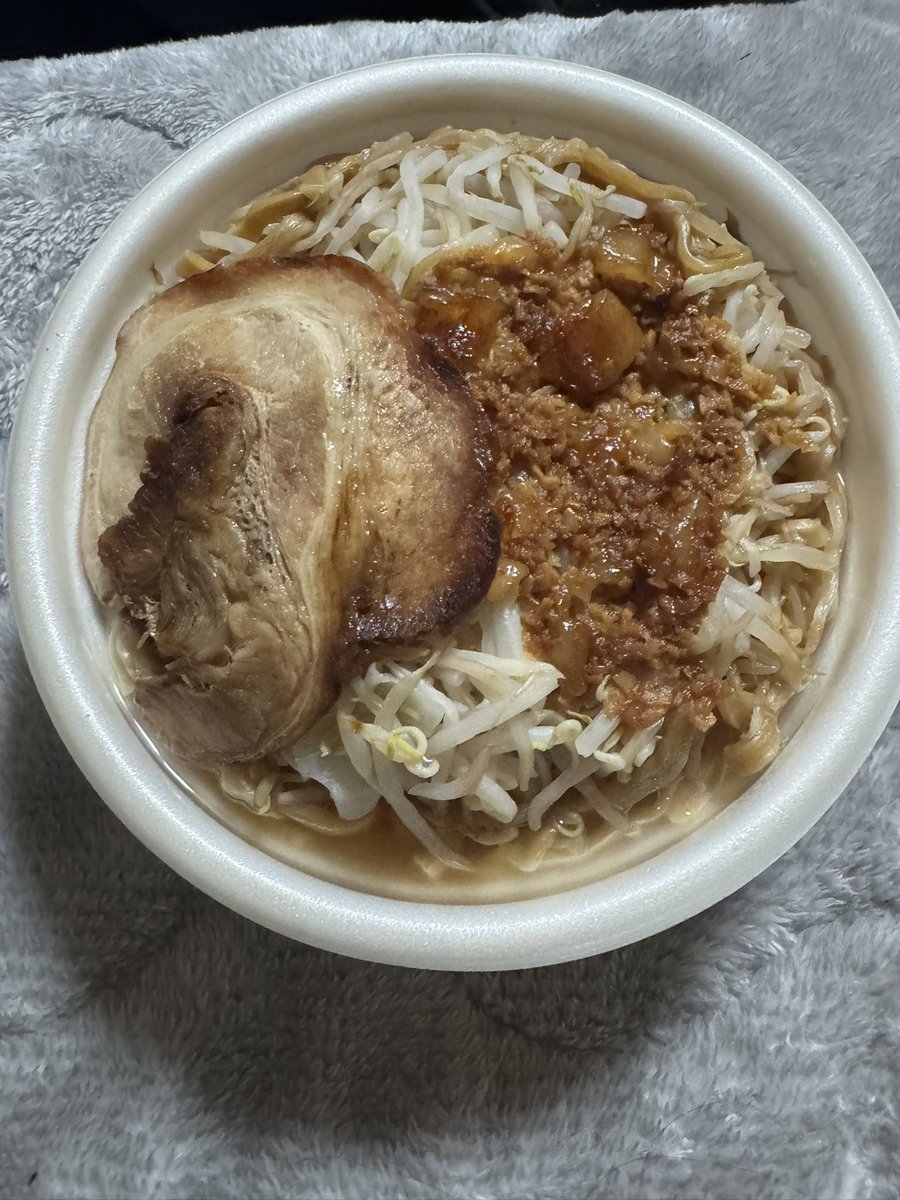 ﾅﾂｷｻﾝ👁喫煙所の妖精 tweet media