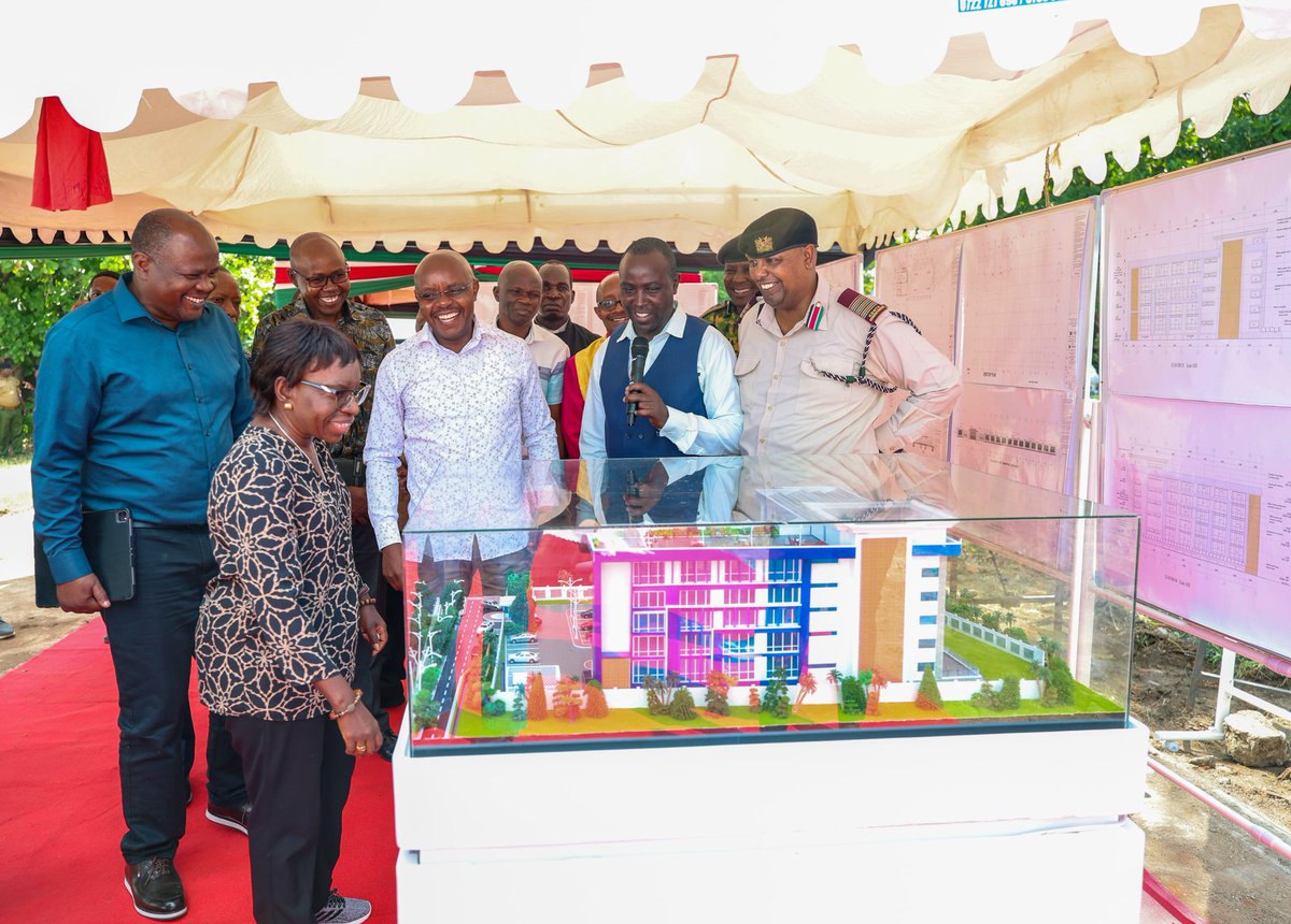 pmariru's tweet photo. This morning,  in Mombasa, I joined the Auditor General FCPA Nancy Gathungu, and the Governor of Mombasa County, Hon Abdulswamad Nassir, for the groundbreaking ceremony of the Auditor General’s Regional office.

Through the Kenya Defence Forces, the Ministry of Defence will supervise construction of the ultra-modern office block to ensure timely delivery, high standards and value for money. It will be delivered in under 12 months.

This milestone builds on our continued partnership following the successful handover of the Auditor General’s Regional Office Block in Embu County last year, whose construction we also supervised. 

Also in attendance for the ground breaking event were the Mombasa County Commissioner Mohamed Noor Hassan; Bishop ACK Diocese of Mombasa Rt. Rvd Dr. Alphonse Baya; staff of the Auditor General & Mombasa County, senior officers from Ministry of Defence amongst other key stakeholders.