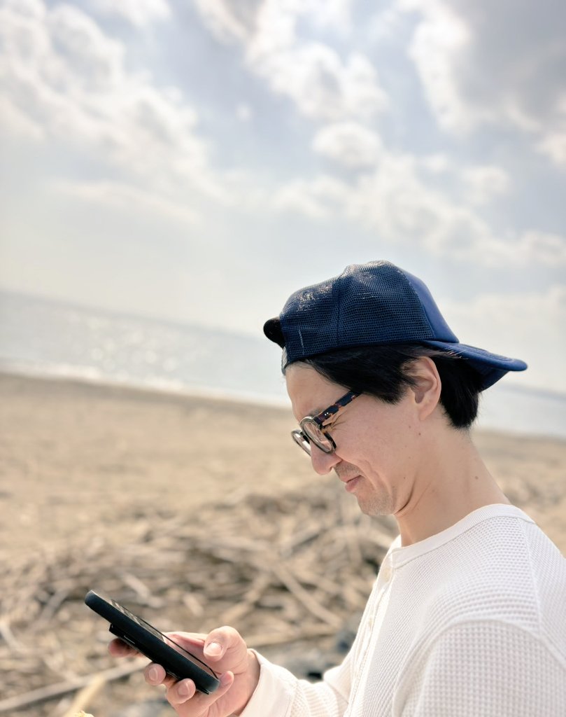 hanzawanoboru's tweet photo. ここ数日体調崩れてましたが、ようやく回復してきました。外暑いですね！
Tシャツで歩いてる人もういるのね。
時間はどんどん過ぎていくからね。
少し冷静に考えてみた安静期間。
1つ思ったことは、
役者を続けてきて本当に良かったなと。
役者の道を最初に導いてくれたのはおかんでした。
ありがとぅ https://t.co/U1dfskQNTL