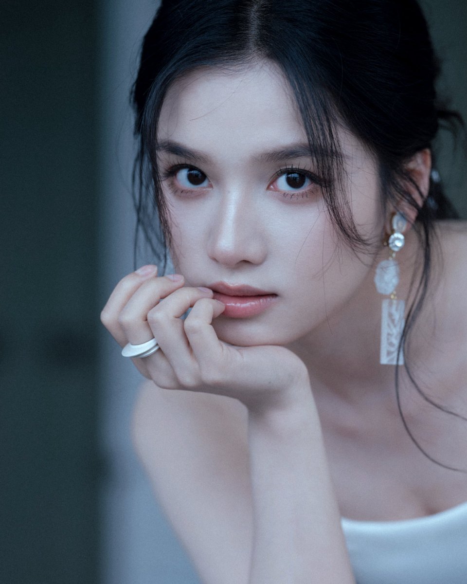 19990710z's tweet photo. 260515 Zhang Jingyi studio weibo update 

Studio shares photoshoot pics of #ZhangJingyi for Shokz brand event in Shenzhen 🤍✨ 

1/3 
#张婧仪 https://t.co/JM0Qb1ee5h