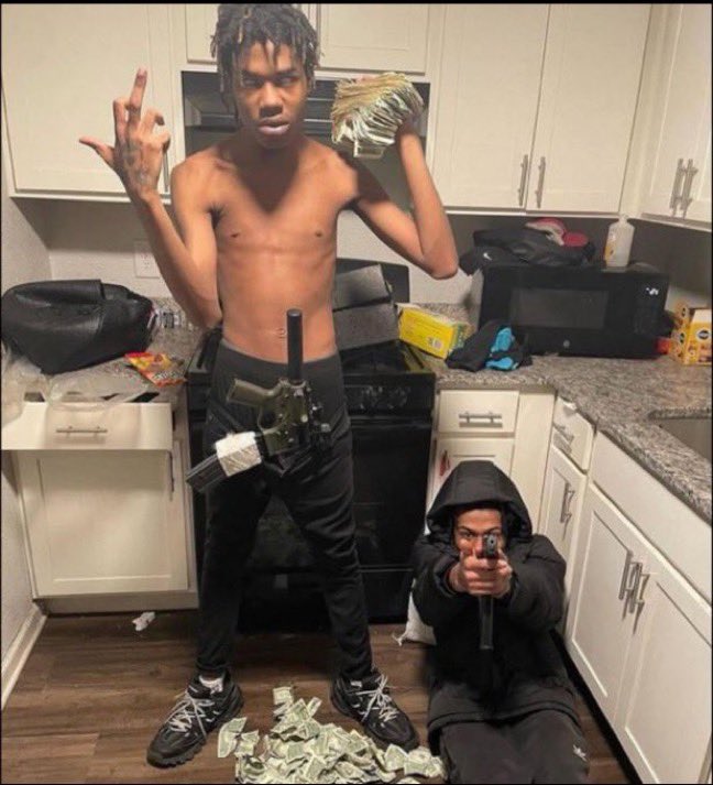 𝐌𝐑. 𝐖𝐇𝐈𝐓𝐄 ™ tweet media