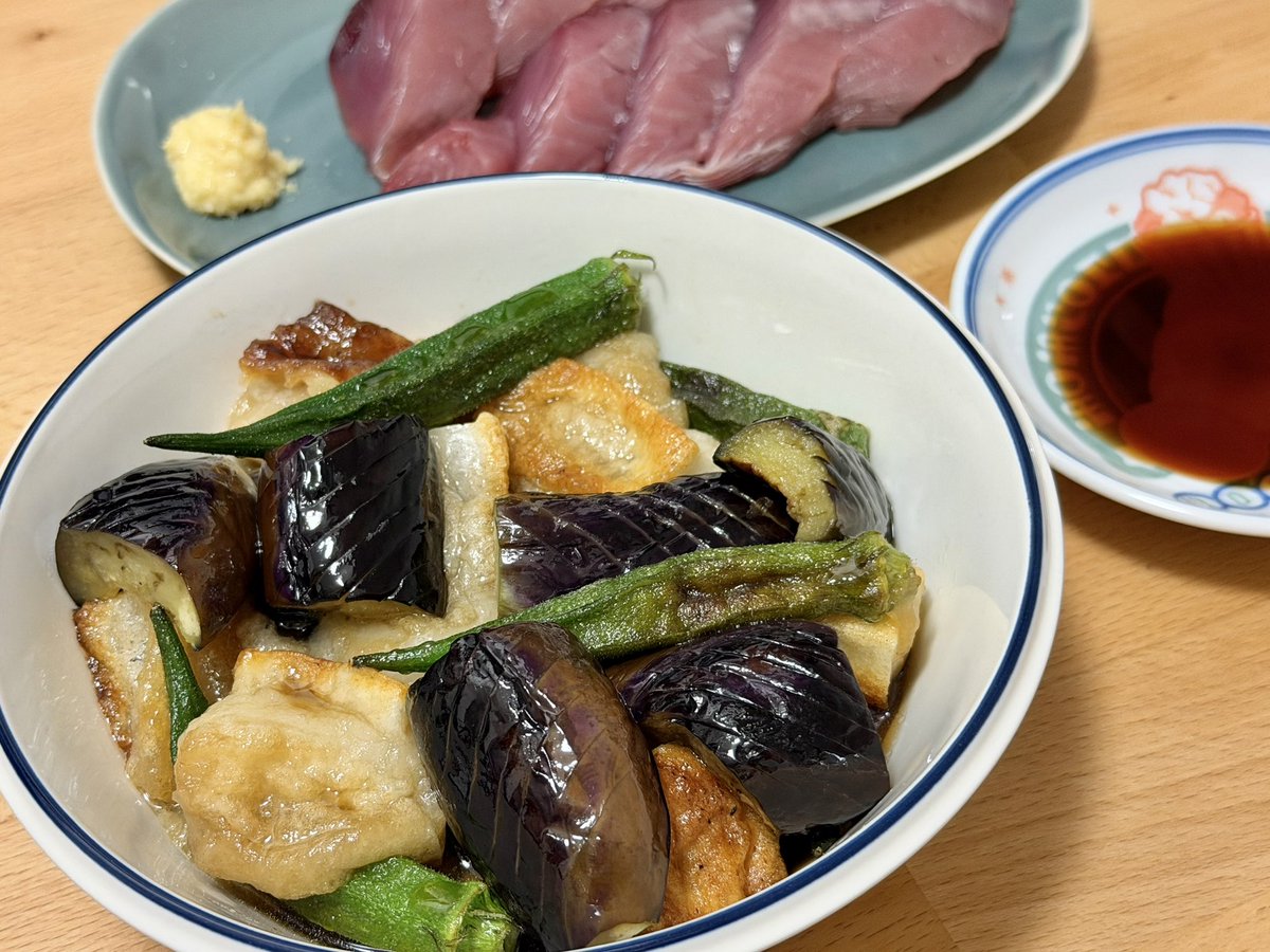x875239x's tweet photo. 最近の夜ごはん🌙

🍆麻婆茄子
🍖和風ハンバーグ
🍡お餅と茄子の揚げ浸し

ご飯はたけのこご飯にしてみた🍚

#おうちごはん https://t.co/hIaBB9ymMj