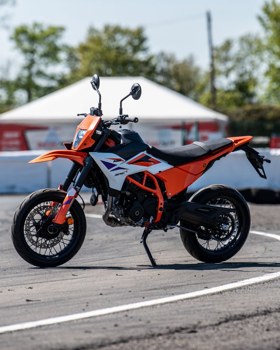 KTM_UK's tweet photo. Built to compete. Priced to win.🏆

The #KTM390SMCR is available from £53 per month at 0% APR over 36 months on Personal Contract Purchase, with a £1,366 deposit and a 4,000 annual mileage limit.

Personalise your quote - https://t.co/zFlXL2cFjL

#KTM #ReadyToRace #Supermoto https://t.co/mfJDoT1fDI