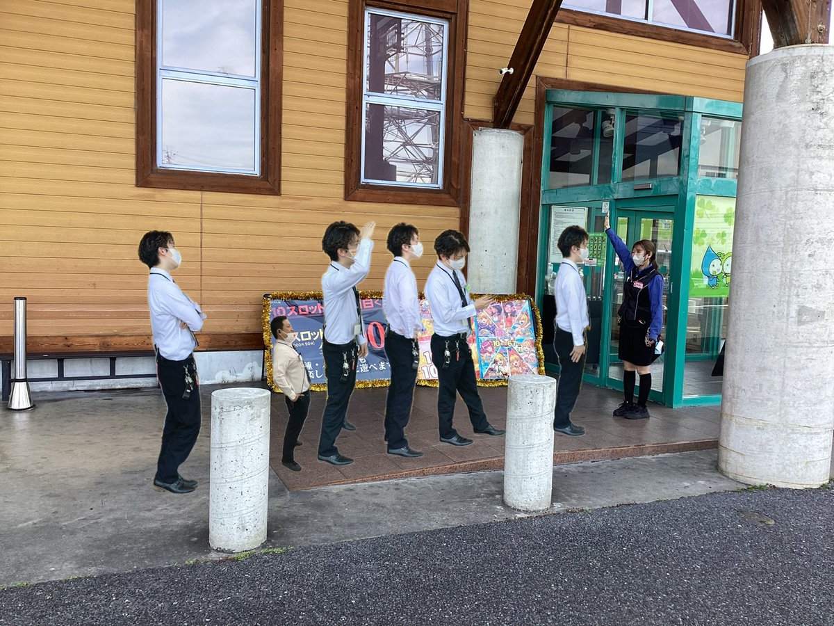 dynam_00175's tweet photo. こんばんは！今日も暑かったですね☀️
皆様、熱中症に気を付けてください😭

X担当あんなからお知らせです💁‍♀️
明日、5月16日(土)8時45分から入場抽選開始✊
正面入り口にて実施いたします💁‍♀️
ご来店お待ちしております💁‍♀️

※写真の間違い探しわかったら教えてくださいね🥰

＃ダイナム　＃間違い探し https://t.co/QmoOFs27wh