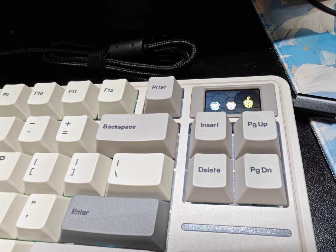 sikakeyb's tweet photo. A clean setup for the weekend ⌨️
HM80 with a timeless colorway and magnetic precision.
#sikakeyb #sikakeybhm80 #DeskSetup #CustomKeyboard https://t.co/xK7Bgt7WRI