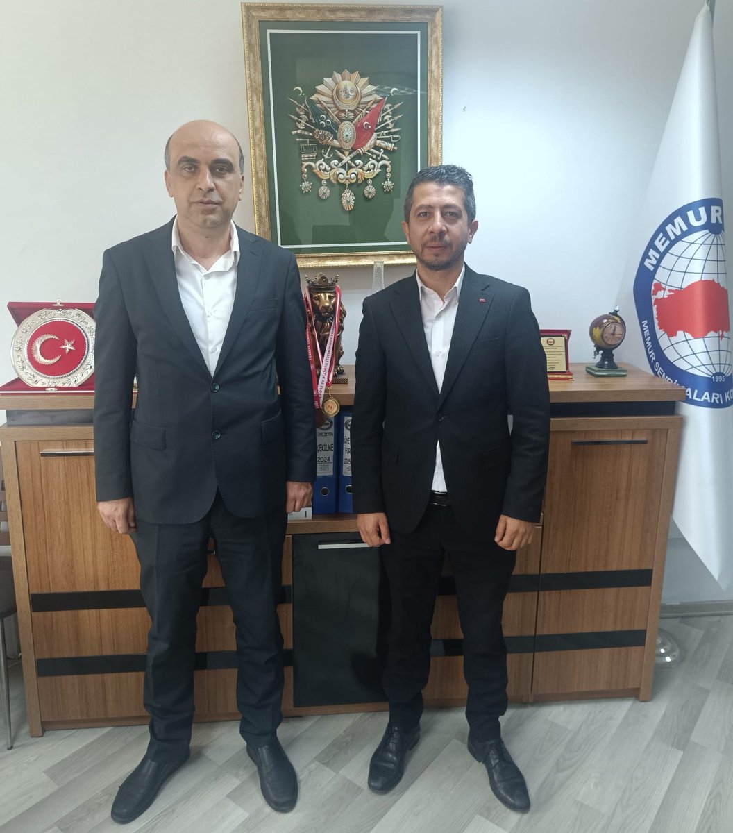 Mardinbromemur1's tweet photo. Büro Memur Sen Ankara 1 nolu şube başkanı sayın Selami Toygar'ı ziyaret ettim. Ziyaret esnasında göstermiş olduğu ilgi ve alakası için teşekkürler. @stoygar05 https://t.co/nmnjPBGtXG
