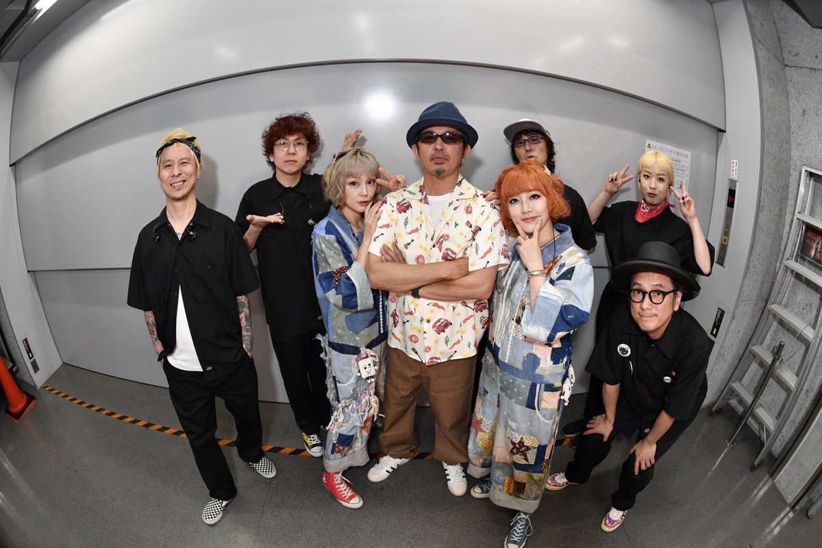 PUFFY's tweet photo. 📸思い出Photo📸

5/13(水)
#PUFFY 30th Anniversary Live
『One Night “Birthday”Carnival』

▼5/13プレイリスト🎧
https://t.co/o4NvuERL3E

#puffy30th #puffyamiyumi https://t.co/HaTCOY6Nb1