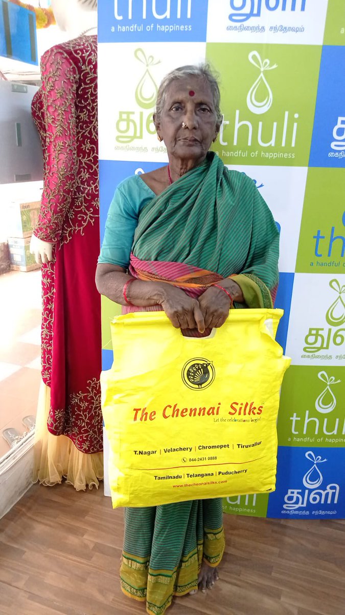 ThuliVadapalani's tweet photo. Handful of Happiness Thuli ❤

Free clothes showroom ❤

@ThuliVadapalani @VijaySethuOffl 
#thulivadapalani #vijaysethupathy #humanity #makkalselva https://t.co/FOmsHeutB2