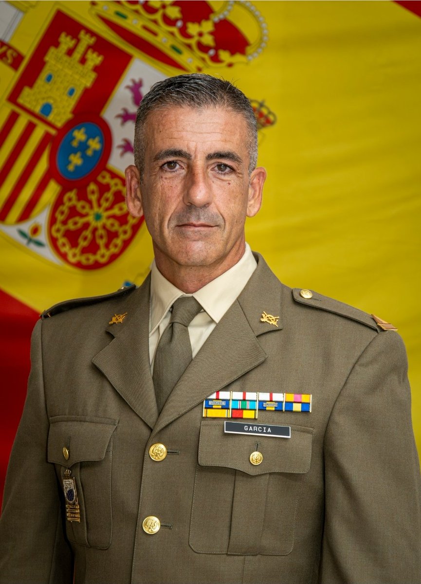 COMGEBAL_ET's tweet photo. Lamentamos profundamente el fallecimiento del CBMY  Francisco Javier García López, destinado en el regimiento #Palma47.
Militar ejemplar, destacó por su entrega al servicio, profesionalidad y su compromiso constante.
“Adelante siempre adelante”
#COMGEBAL
@MCANA_ET
@EjetcitoTierra https://t.co/KdkVxK7Jrb