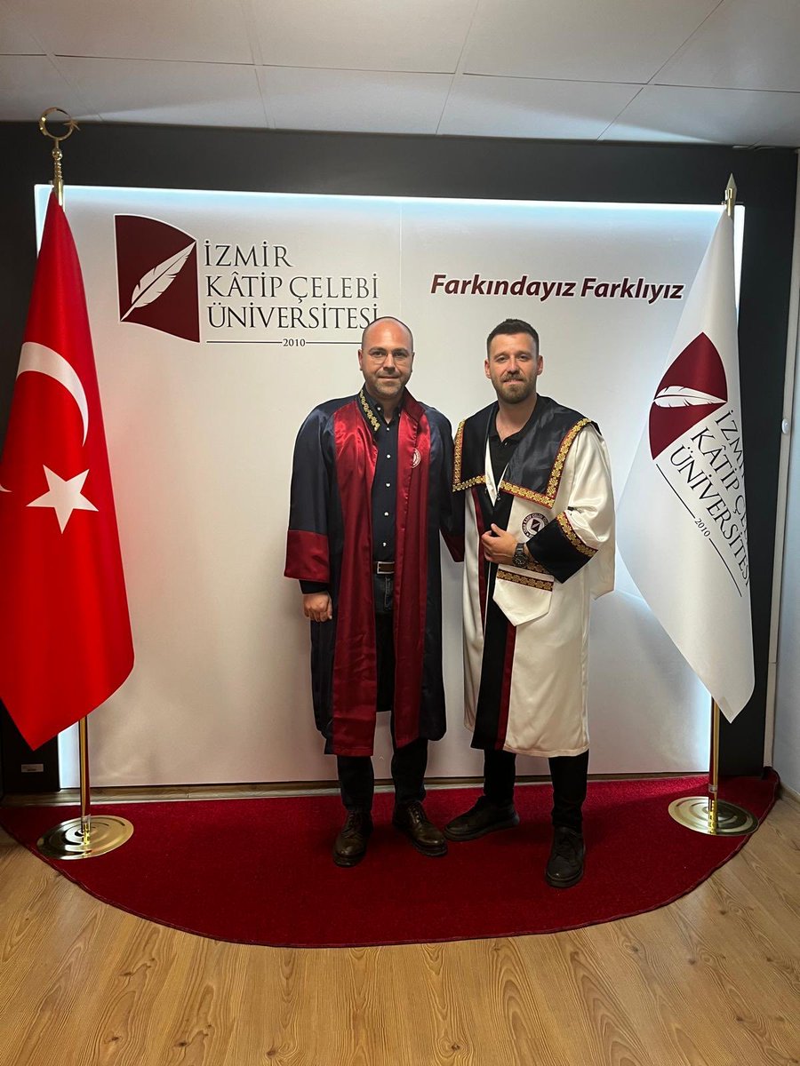 SSARIKUSE's tweet photo. Finansal Ekonomi Ana Bilim Dalı Yüksek Lisans programı kapsamında; dijital dönüşümün makro ekonomik etkilerini kamu kurumlarının elektronik ihale süreçleri üzerinden analizleri sunumunu gerçekleştirdim. 
Danışman hocam Doç.Dr. Necmettin ÇELİK’e katkılarından ötürü teşekkür ederim https://t.co/PX2BUa4Kyr