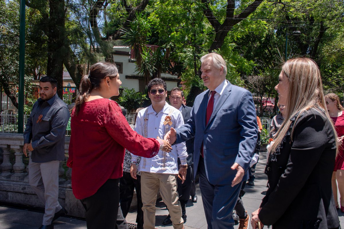NancyNunezmx's tweet photo. Ayer  conmemoramos el 81 aniversario de la victoria sobre el nazi fascismo en el mundo, en compañía del excelentísimo embajador de Rusia en México, Nikoláy V. Sofinskiy. @EmbRusiaMexico

Azcapotzalco abre sus puertas en el espectro internacional como una demarcación en favor de la libertad, la autodeterminación de los pueblos y la unidad latinoamericana, por un mundo más justo para todas y todos.
