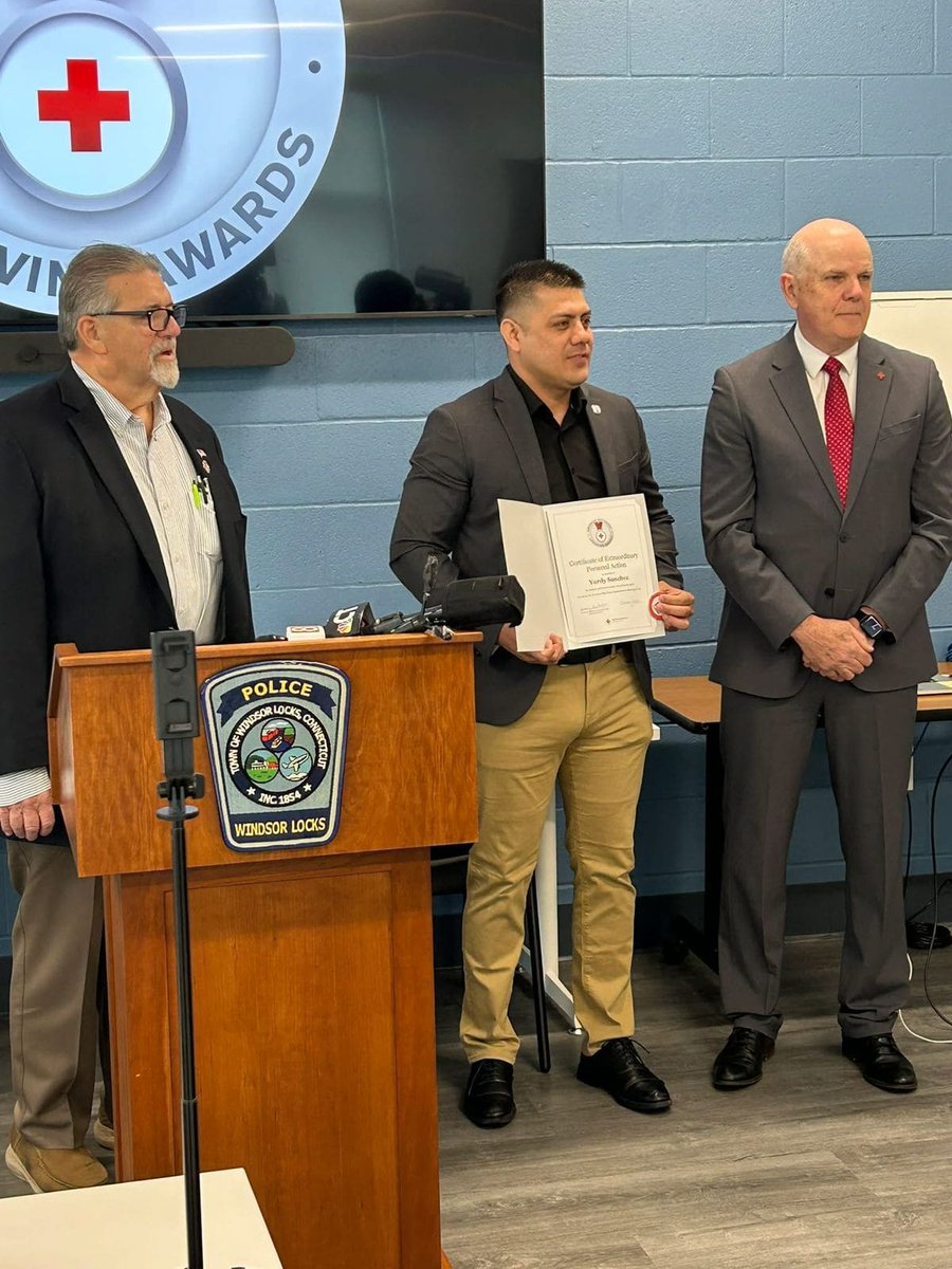 Sanchezmendieta's tweet photo. Yordy Sanchez, migrante de Ecuador, recibió fue declarado héroe en Estados Unidos (EE.UU.) tras salvar la vida de una niña de dos años en el estado de Connecticut.  Detalles 👇 https://t.co/ohBgiI6NKU
