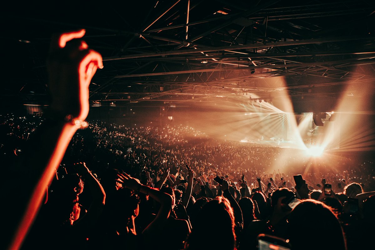 The Neighbourhood tweet media