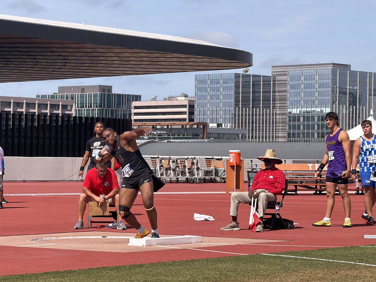 Friscoisdsports's tweet photo. STATE CHAMPION!
Congratulations to Heritage’s CJ Williams, 5A state champ in the boys shot put.
Go @friscoisd! https://t.co/ZdH8bL465u