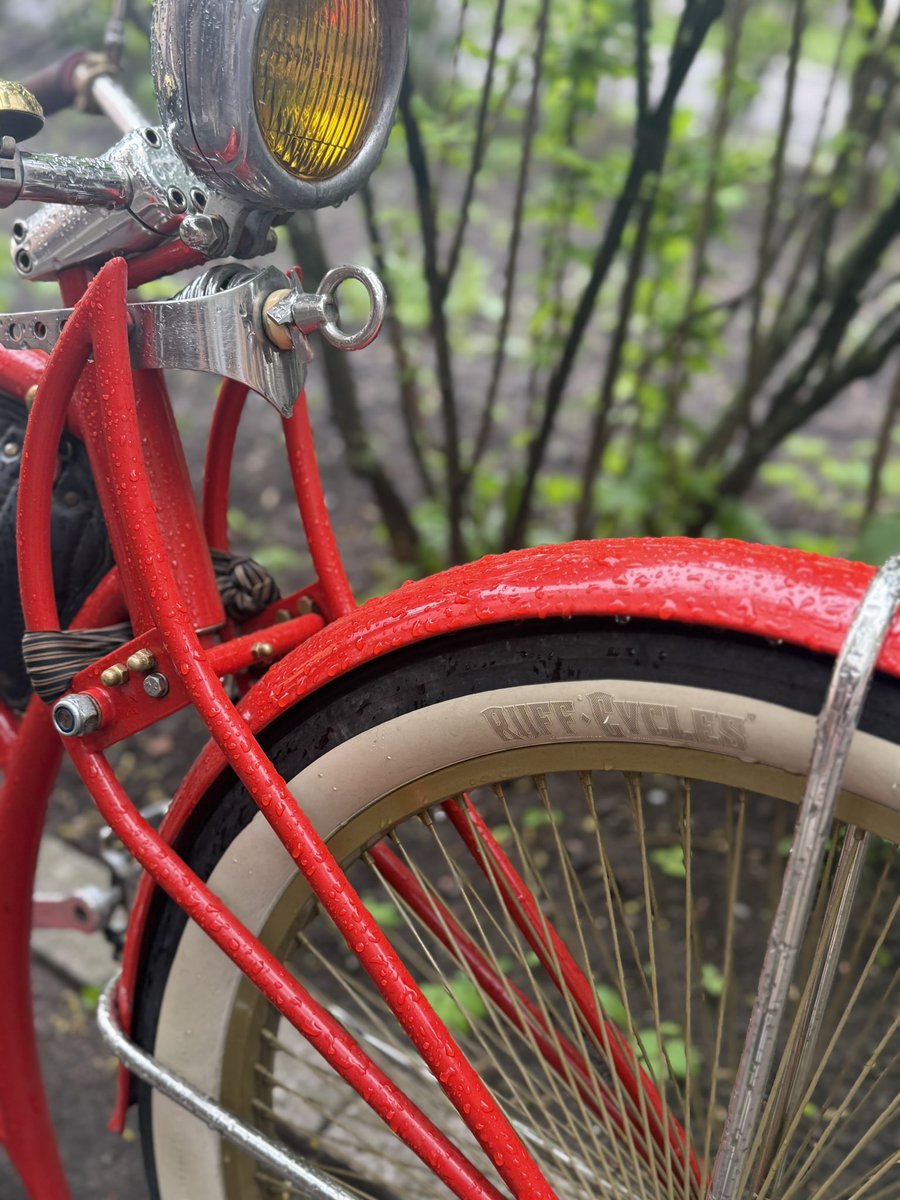 Zhitnipalzhi's tweet photo. Встретил случайно короля велосипедов The Ruffian от Ruff Cycles ручной сборки.

Все спортивные дрочильни, на которых гоняют зожедебилы в обтянутых лосинах, и рядом не стоят с этой имбой. https://t.co/acMcMRE7oi