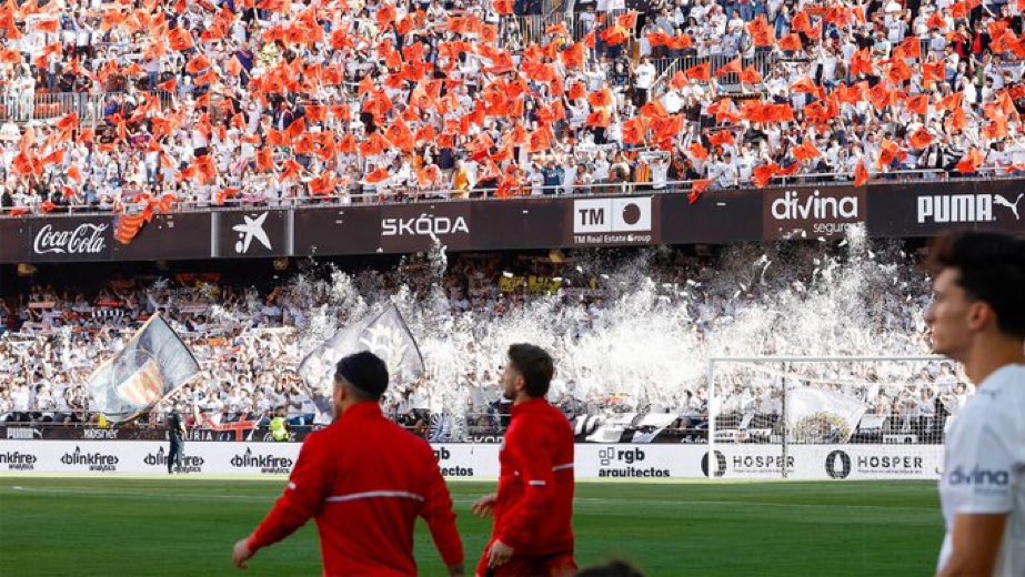 Comertismo_24's tweet photo. Los únicos que estuvieron a la altura de nuestro escudo ayer.
Honor a la @CN10_VLC https://t.co/dQQXMgwMRW