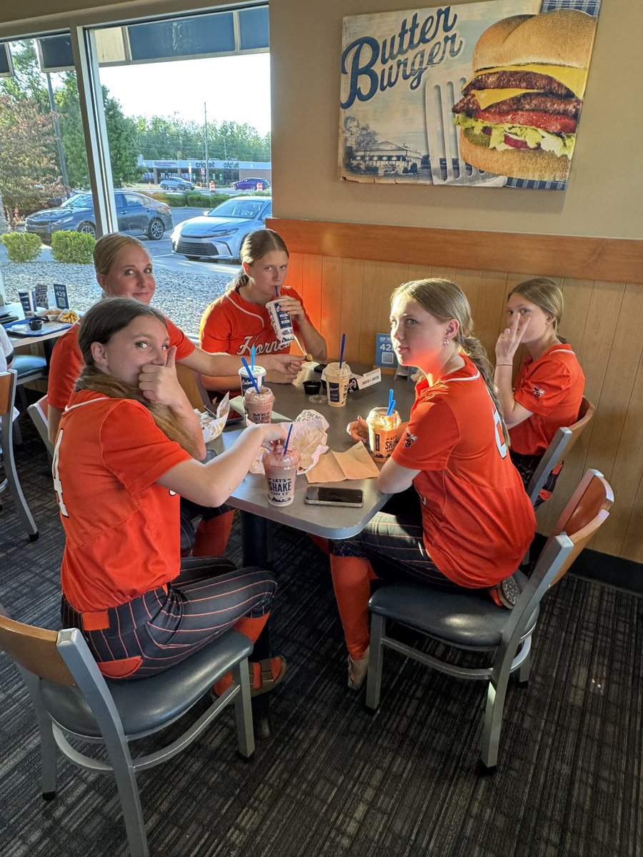 bghs_softball's tweet photo. W | Covenant Christian 12-1

Moore - 4/4, 2B, 3B, 3R, 2 RBIs 
Corn - 3/4, 2B, 💣, 4 RBIs
Fanning - 3/4, 2 3Bs, 1 RBI
Turner - 3/4, 2 RBIs
Alford - 1/3, 1 RBI
Jordan, Smith - 1/3 

Pierle - 5 IP, 1 ER, 3 H, 0 BB, 6 Ks

Culver’s🍦for the W!
@TheHiveBGHS @Brian_Haenchen @SCAIndiana https://t.co/3lbuea4WaU