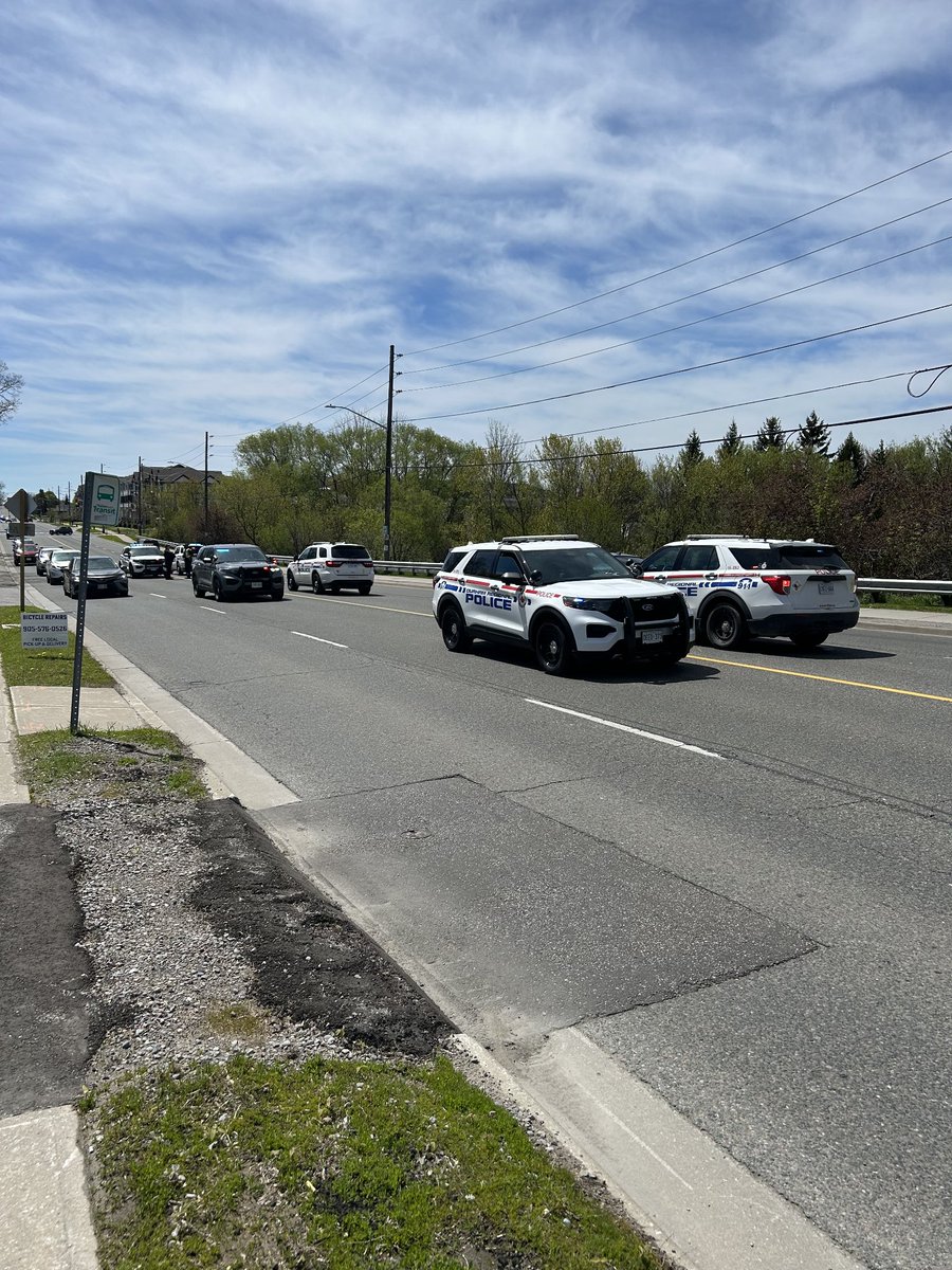 DRPSEastDiv's tweet photo. Officers are conducting safety inspections to ensure Commercial Motor Vehicles on our roads are safe & compliant. Ensure your motor vehicle is properly serviced & in good working order. Small issues can quickly become serious hazards!
#RoadSafety
#DurhamVisionZero
#DriveSafe https://t.co/wXahRO1ZkJ