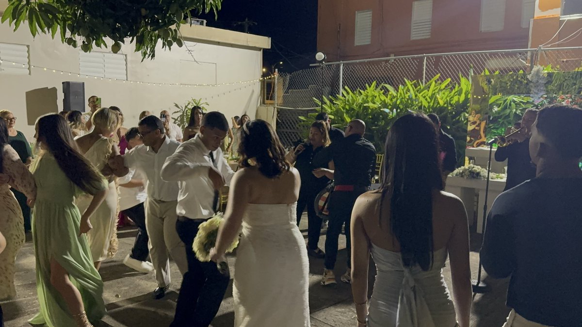 Batungozo1's tweet photo. Parte de Cómo la pasamos en la hermosa boda de Alexandra y Edwin https://t.co/WTHnAlVUGB