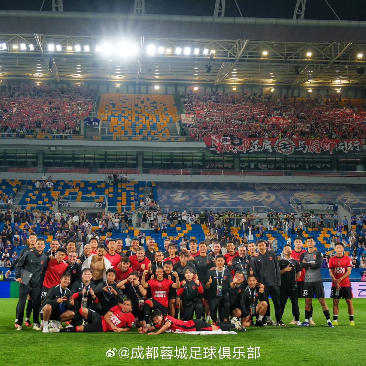 RCFCBRASIL's tweet photo. Fim De Jogo Tianjin Jinmen Tiger 1 X 2 Chengdu Rongcheng a equipe do chengdu vence jogando fora de casa de virada gols anotados por Wei Shihao.

#chengdurongcheng #chengdurongchengfc #成都荣成 #成都蓉城足球俱乐部 #chinesesuperleague https://t.co/MTPffwEFCL