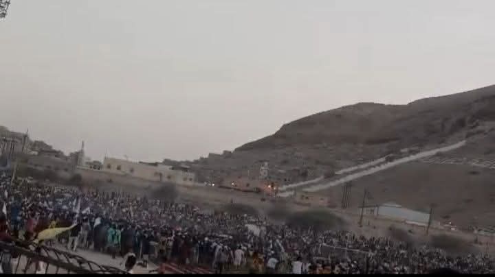 SBasy19612's tweet photo. عاجل 
حضرموت
غضب جماهيري عارم  في معلب الفقيد بارادم بالمكلا 
حضرموت
بعد محاولة انزال العلم الجنوبي من المدرجات في المبارة التي جمعه نادي التضامن واتحاد حضرموت ضمن مبارات الدوري اليمني
اليوم الجمعه https://t.co/nfdhvPLQ9k