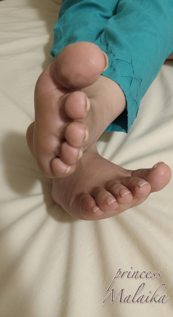 Malaika_Queen77's tweet photo. You are obsessed with my Muslim feet because they are fucking perfect. https://t.co/YkYkZbNm5f