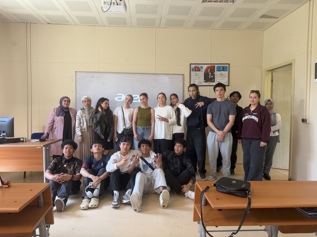 tomerbartin's tweet photo. Yabancılara Türkçe Öğretimi Sertifika Programı kapsamında katılımcılarımız, teorik bilgilerini sınıf ortamında deneyimleme fırsatı buldu.
 Program sürecine katkı sunan tüm katılımcılarımıza teşekkür ederiz.💐 https://t.co/PSawUEWVHd