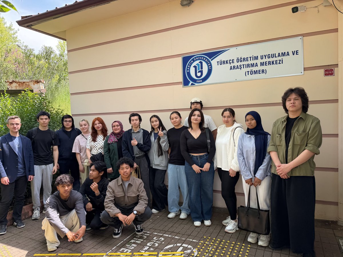 tomerbartin's tweet photo. Yabancılara Türkçe Öğretimi Sertifika Programı kapsamında katılımcılarımız, teorik bilgilerini sınıf ortamında deneyimleme fırsatı buldu.
 Program sürecine katkı sunan tüm katılımcılarımıza teşekkür ederiz.💐 https://t.co/PSawUEWVHd