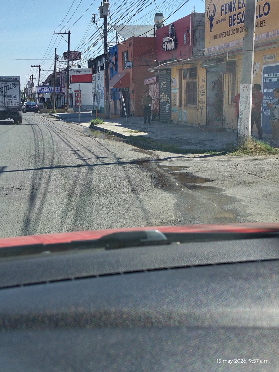 iElCesar's tweet photo. Fuga de aguas negras 
Isidro López Zertuche E Irlanda @CICsal
#Saltillo https://t.co/i2l9t7assV
