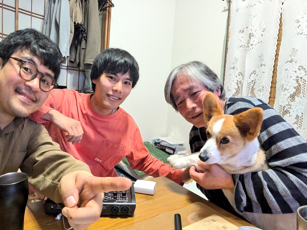 HiranoYukinori's tweet photo. 今日はMASA-YUKIのレコーディングでした。
テーマは「シンフォニー」と「ペット・サウンズ」✨
まさき宅のミーナちゃんも参加して、ある意味とても“Pet Sounds”な現場でした🐶
#MASAYUKI #ギター #マンドリン https://t.co/o11Rt4zXju