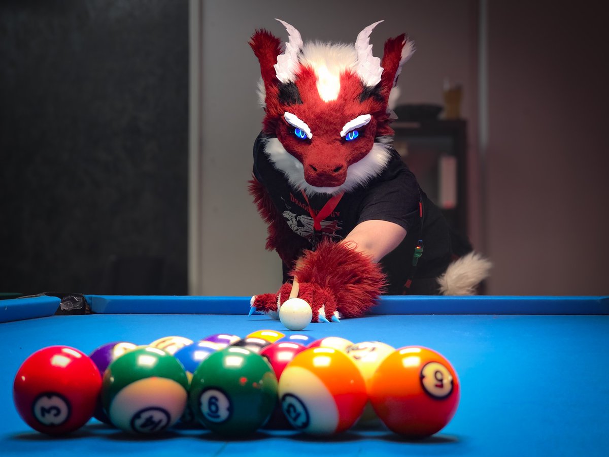 rhad0v's tweet photo. Game time!
#fursuitfriday #dragon https://t.co/VUGJMPWGwb