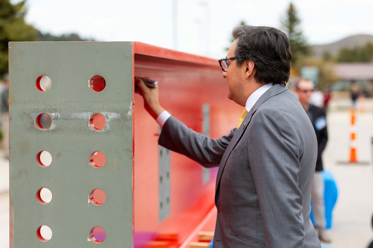 ScienceUnderSec's tweet photo. Ever wonder what @ENERGY is building deep beneath the Black Hills of South Dakota?

Last week, I traveled nearly a mile underground to mark a major milestone for @DUNEScience, one of the world’s most ambitious scientific experiments. https://t.co/ET2Pcswacw