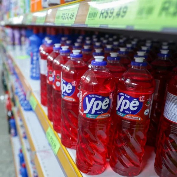 republiqueBRA's tweet photo. 🧼💥 Investigação da Anvisa que culminou no recolhimento de lotes de produtos da Ypê partiu de uma denúncia da concorrente Unilever. https://t.co/SooL7rPy3b